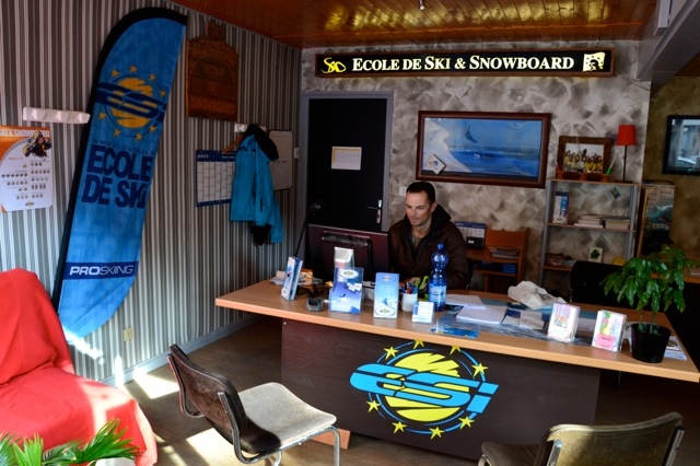 拉克吕萨滑雪学校办公室 